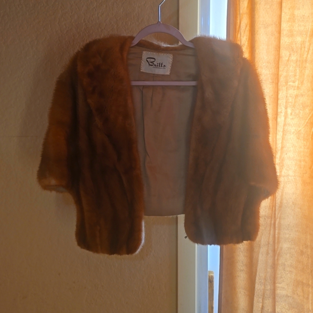 100% authentic  coat size small natural color, size small, medium